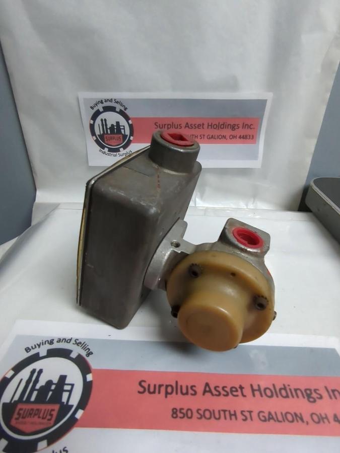 Used UNIVERSAL FILTERS,FM-2-AL-LP-ME-500SSU-4-7,FLOW RATE INDICATOR PRE-OWNED