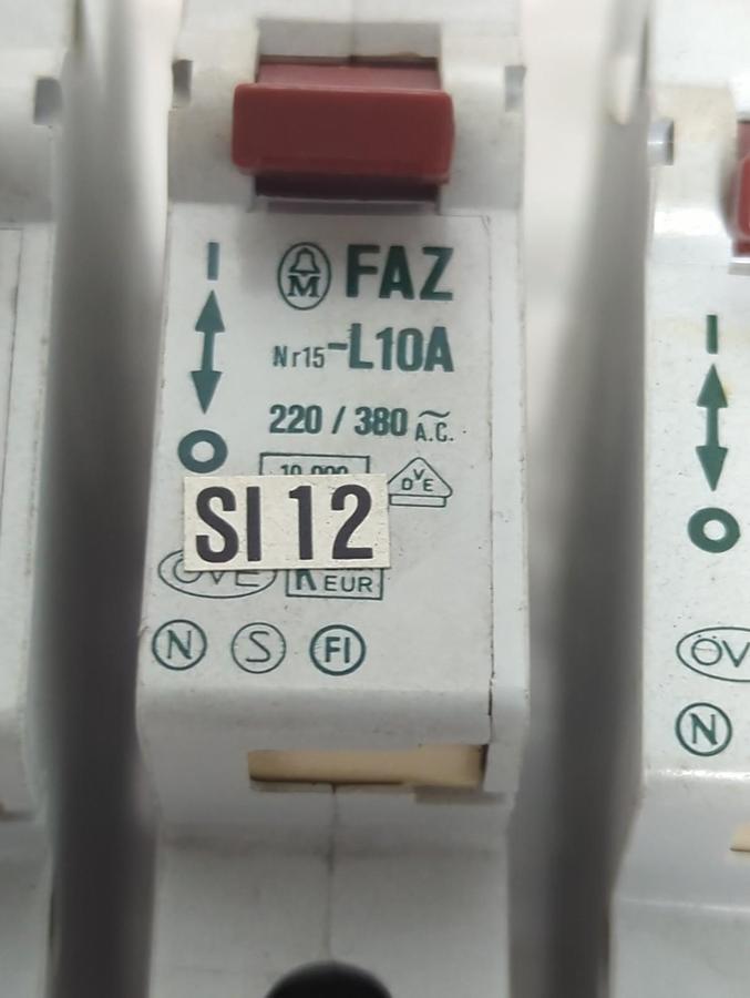Used MOELLER,FAZ L10A,CIRCUIT BREAKER 1-POLE 220/300AC LOT OF 11 PRE-OWNED