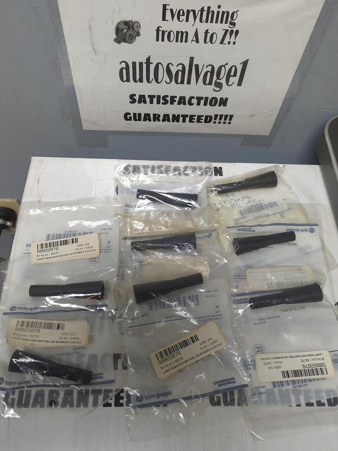 ALLEN BRADLEY,800T-N82,SERIES-A RUBBER LAMP INSTALLERS LOT OF 8 NEW