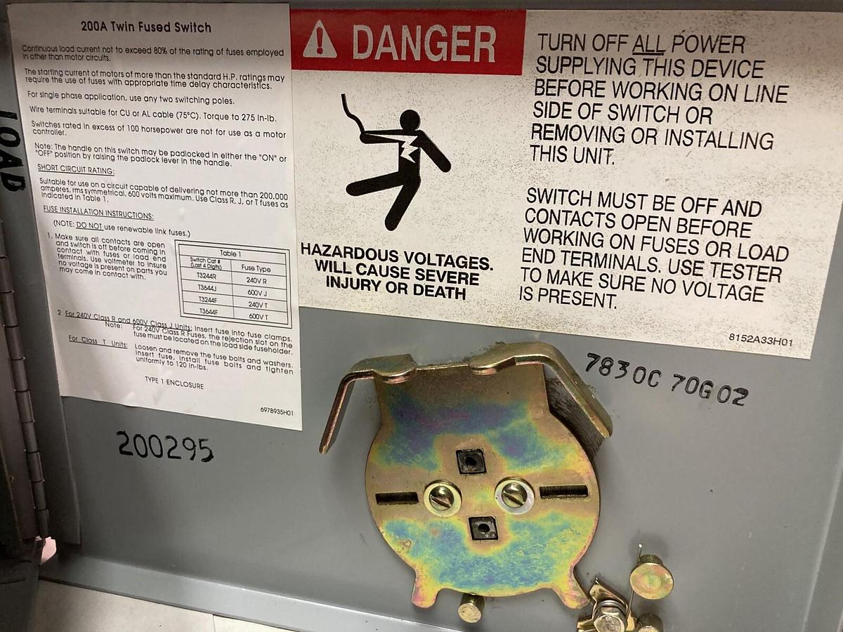 Westinghouse,FDPWT3244R,3-Pole Fusible Panelboard Branch Switch 200a 240vac