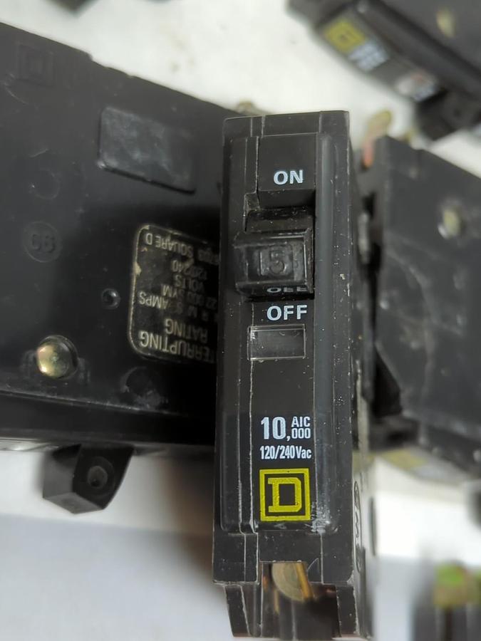 Used SQUARE D,QOB115,CIRCUIT BREAKER 15 AMP 1-POLE LOT OF 11 PRE-OWNED