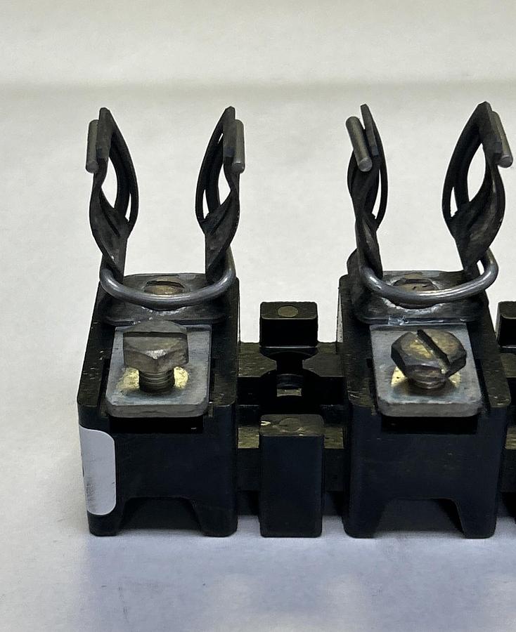 Used ALLEN BRADLEY,40023-440-08,DISCONNECT FUSE BLOCK 60A 600V