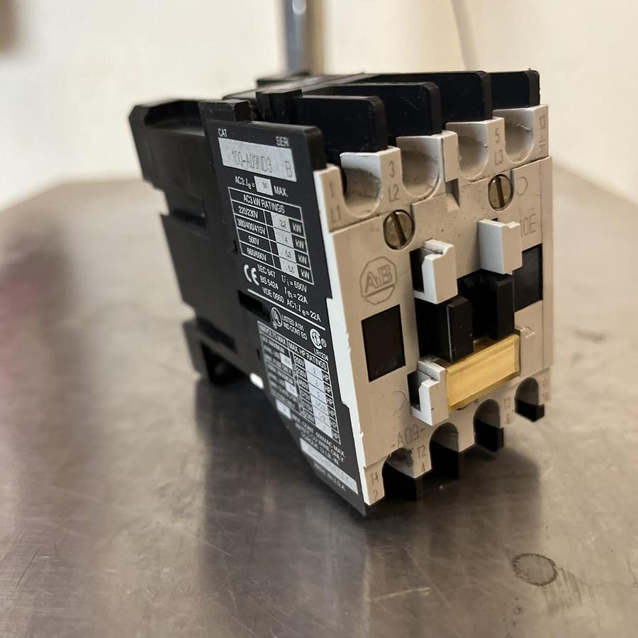 Used ALLEN BRADLEY,100-A09ND3,CONTACTOR 9A 3P 120V COIL