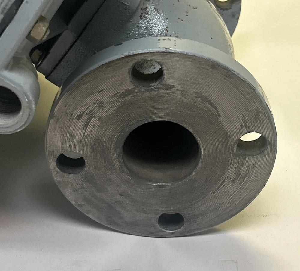 Used FISHER CONTROLS,133H-4,GAS REGULATOR