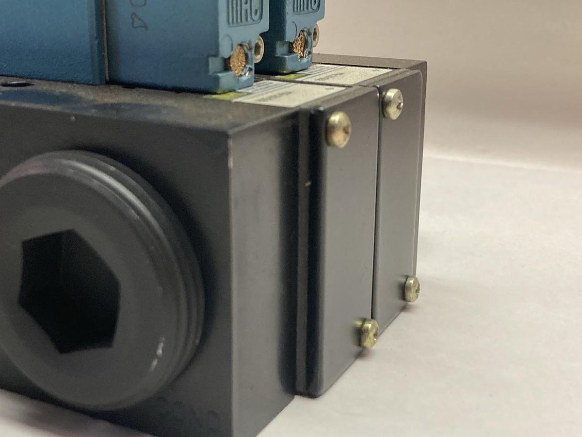 Used Mac,92B-EAB-000-DM-DDAP-1DG,Valve Assembly 92B-000-BJA 24 VDC 5.4 Watts