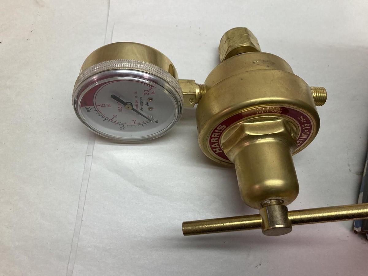 Harris,Model 447NC-15-CL,Gas Regulator 15psig