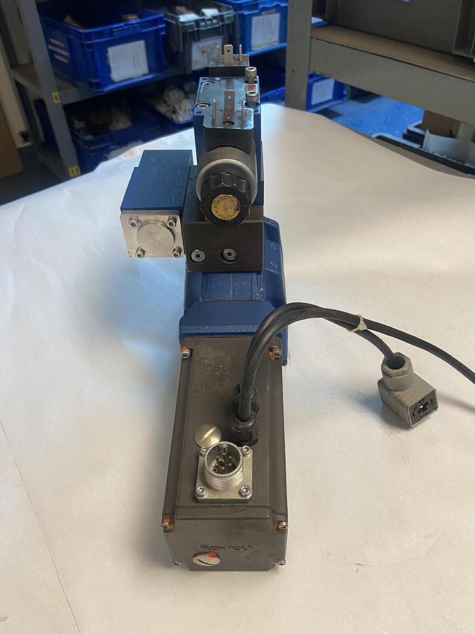 Used Rexroth,R978919643,Hydraulic Valve with Controller Refurbished