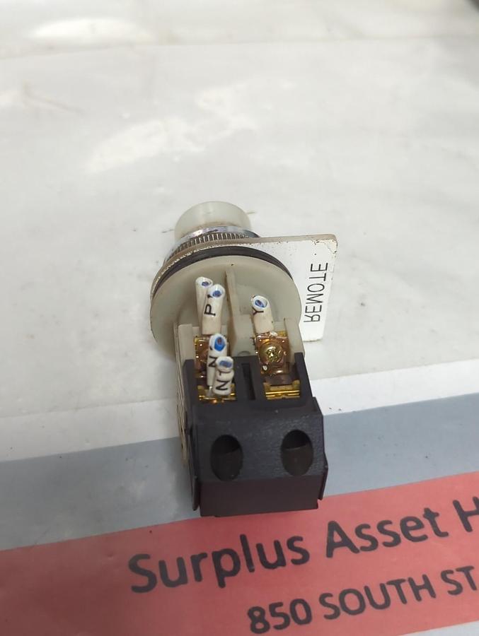 Used FUJI ELECTRIC,AR30-L,WHITE ILLUMINATED PUSH BUTTON PRE-OWNED
