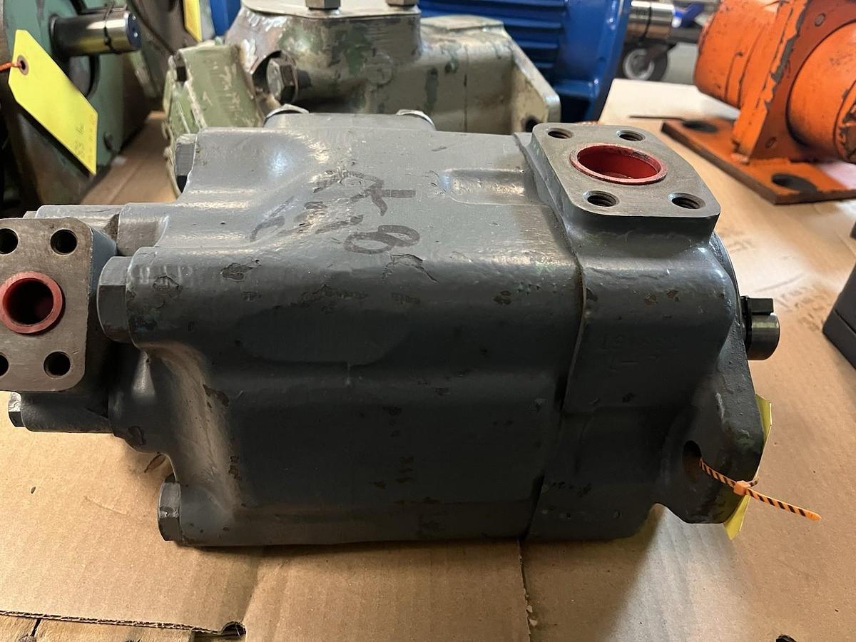 Used VICKERS,4520V-12A5-1CC-12-181,VANE PUMP
