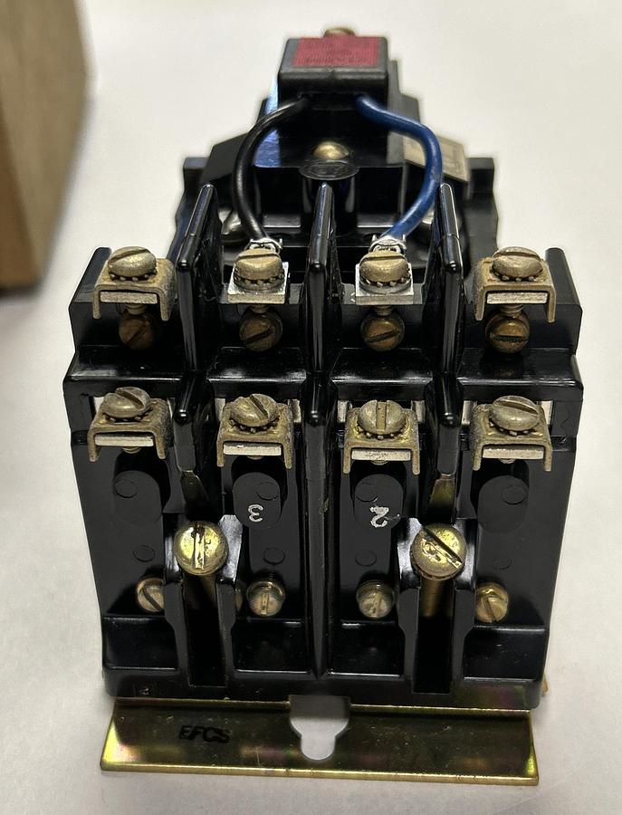 Used ALLEN BRADLEY,700-BRM200A1,SER B RAIL RELAY NEW