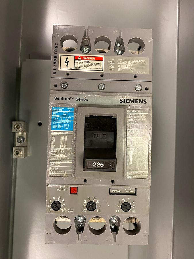 Used Siemens,F6N1S,250A FD63F250 Circuit Breaker Enclosure 600V