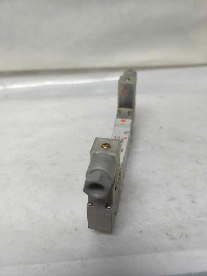 Used SMC,SY524-5DZ,SOLENOID VALVE 0.1-0.7 MPa PRE-OWNED