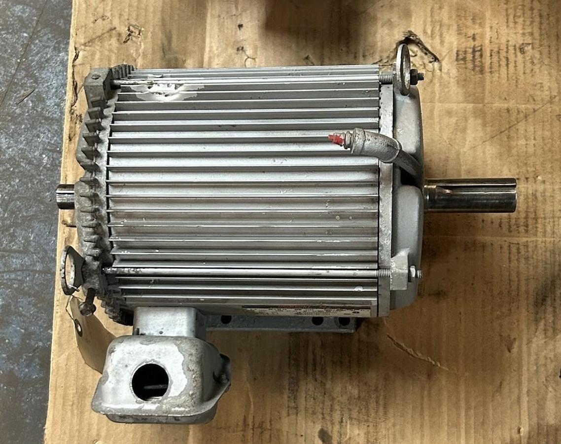 Used US MOTORS,A904U03U028R189F,MOTOR 5HP 230/460V 3495RPM 3PH 184T FRAME