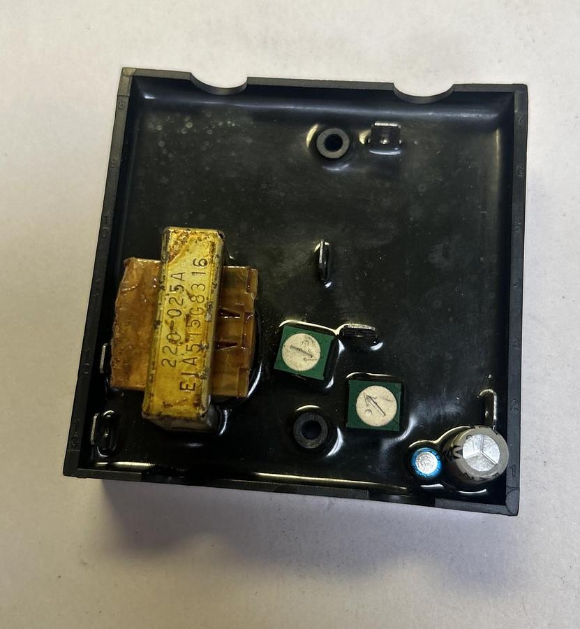 Used THERMALOGIC,BB601,TEMPERATURE CONTROLLER 50-600F 120V