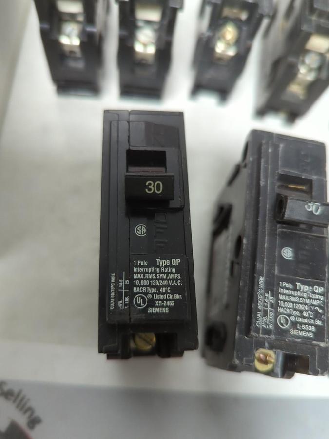 Used SIEMENS,Q130,CIRCUIT BREAKER 30 AMP 1-POLE LOT OF 9 PRE-OWNED