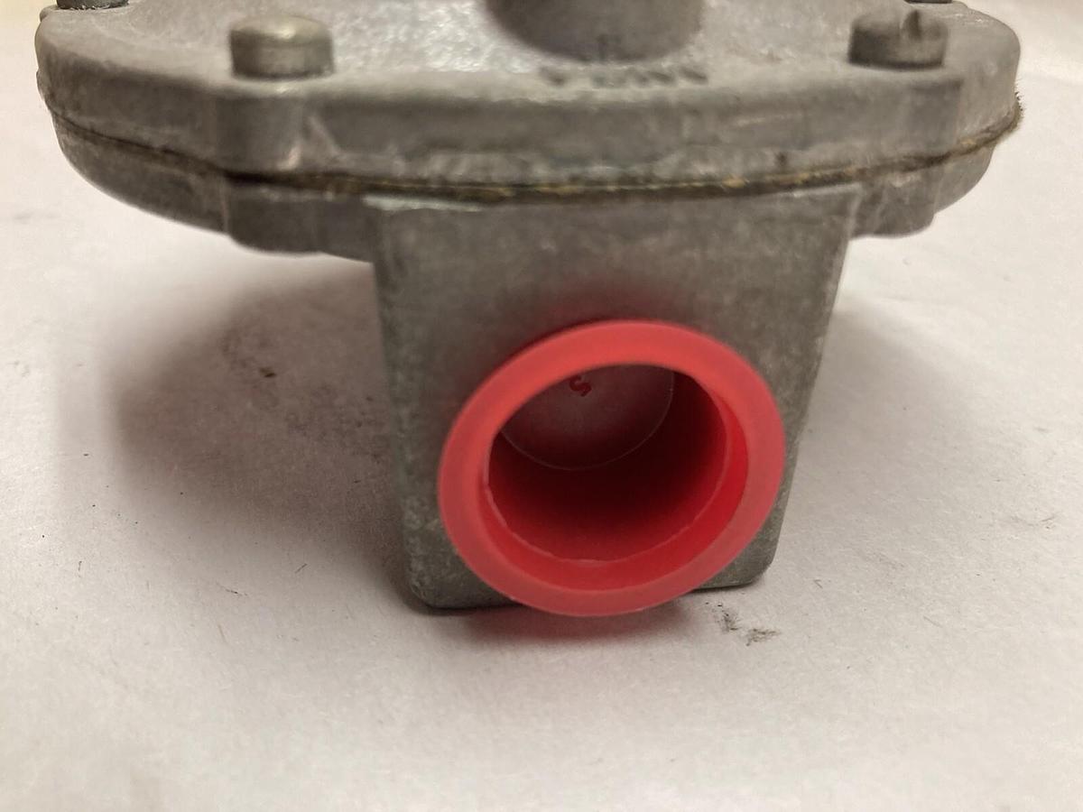 Used Maxitrol,325-3,Lever Acting Gas Pressure Regulator