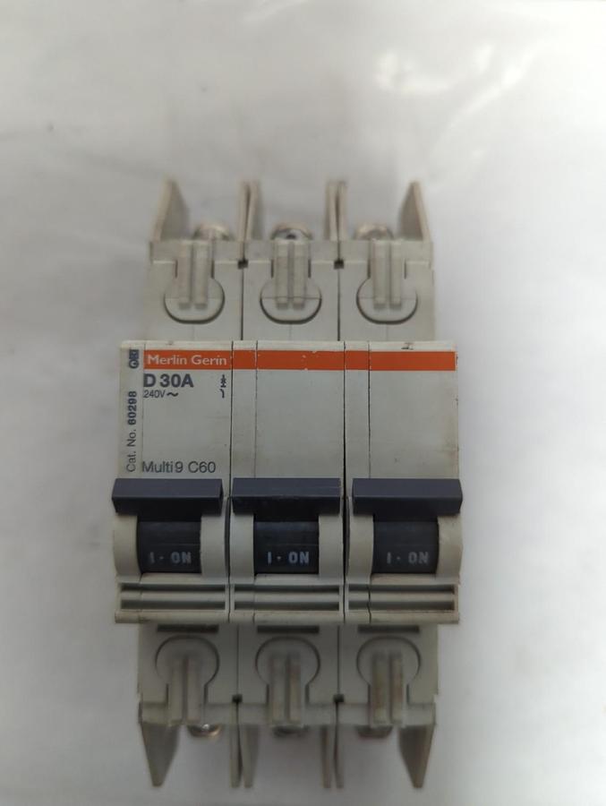 Used MERLIN GERIN,60298,CIRCUIT BREAKER D 30A 240V PRE-OWNED
