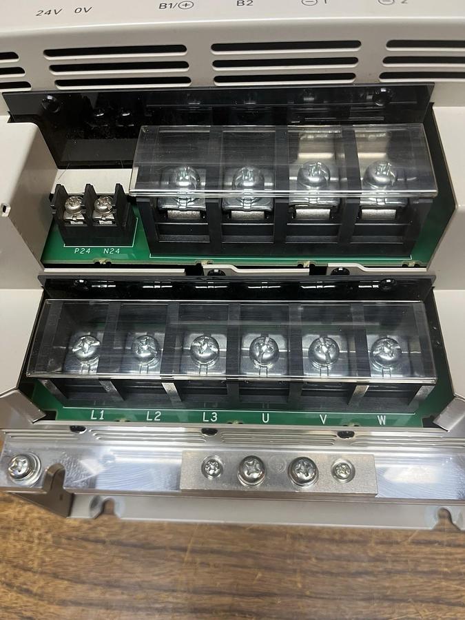 Used YASKAWA,SGDV-260D01A002000,SERVOPACK SERVO DRIVE 25.7A 7.5kW