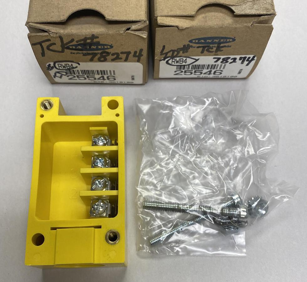 BANNER,RWB4,WIRING BASE LOT OF 2 NOS