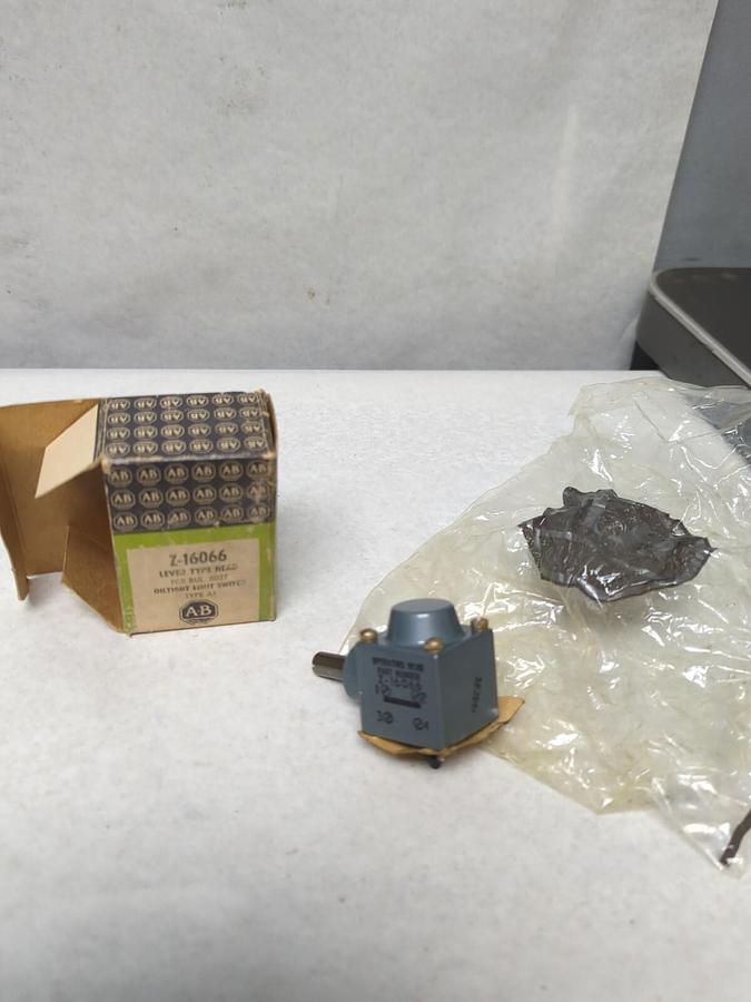 ALLEN-BRADLEY,Z-16066,OPERATING HEAD FOR OILTIGHT LIMIT SWITCH BUL 802T NOS