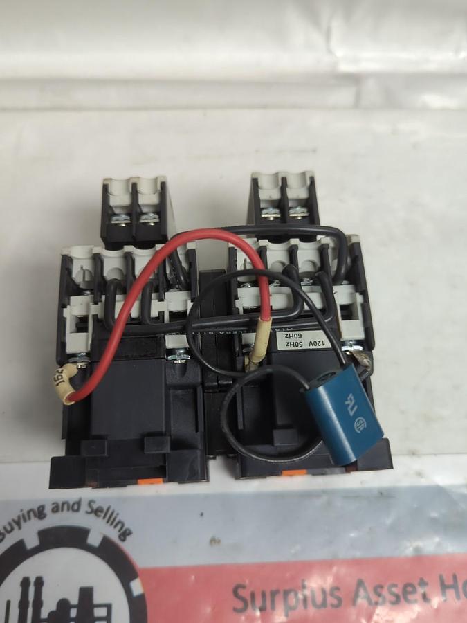 Used IDEC,YC1U-11,DOUBLE CONTACTOR WITH YC9Z-CUA202 PRE-OWNED