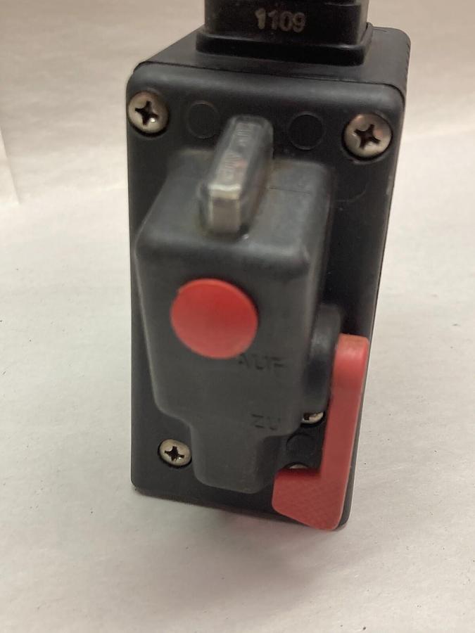 Used Gemu,205 10D 1 1 4112050/60,Electrically Operated Solenoid Valve 220V 50/60Hz