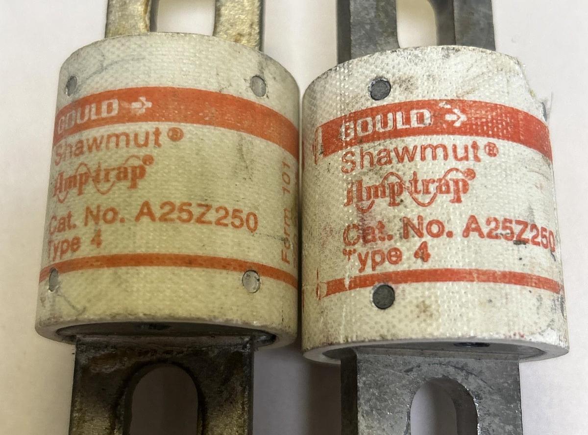 Used GOULD SHAWMUT,A25Z250,AMP TRAP FUSE 250A 250V LOT OF 2