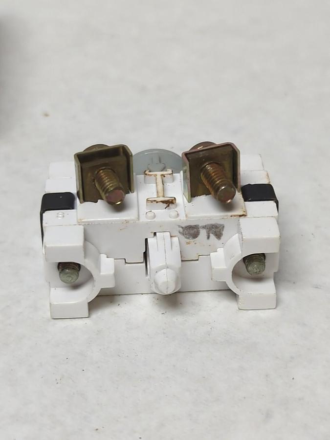 JOSLYN CLARK,KTM35-11,CONTACT BLOCK 10A 600V NOS