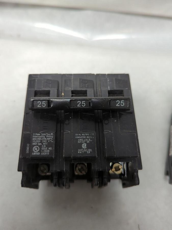 Used SIEMENS,B325,CIRCUIT BREAKER 25 AMP 3-POLE LOT OF 2 PRE-OWNED