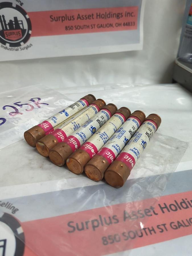 Used FERRAZ SHAWMUT,TRS25R,SMART-SPOT 25 AMP FUSE LOT OF 6 PRE-OWNED