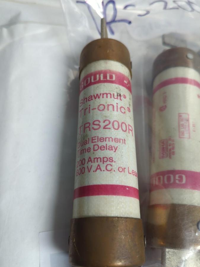 Used GOULD SHAWMUT,TRS200R,TRI-ONIC 200 AMP FUSE LOT OF 4 PRE-OWNED