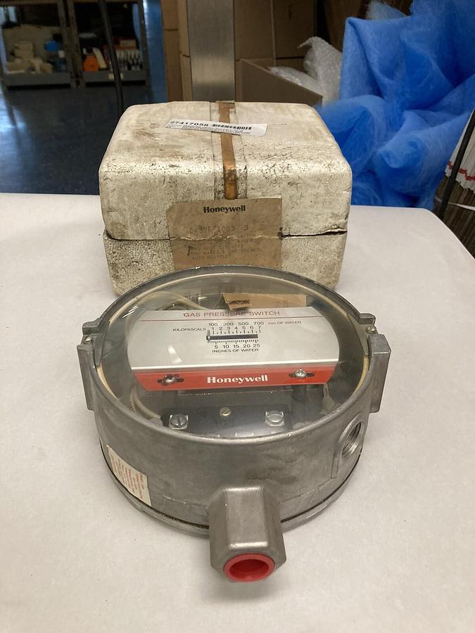 Used Honeywell,C437F-1003,Gas/LP Pressure Switch