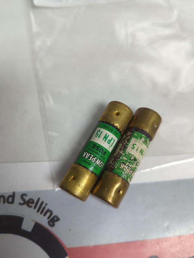 Used COOPER BUSSMANN,LPN-15,LOW-PEAK 15 AMP FUSE LOT OF 2 PRE-OWNED