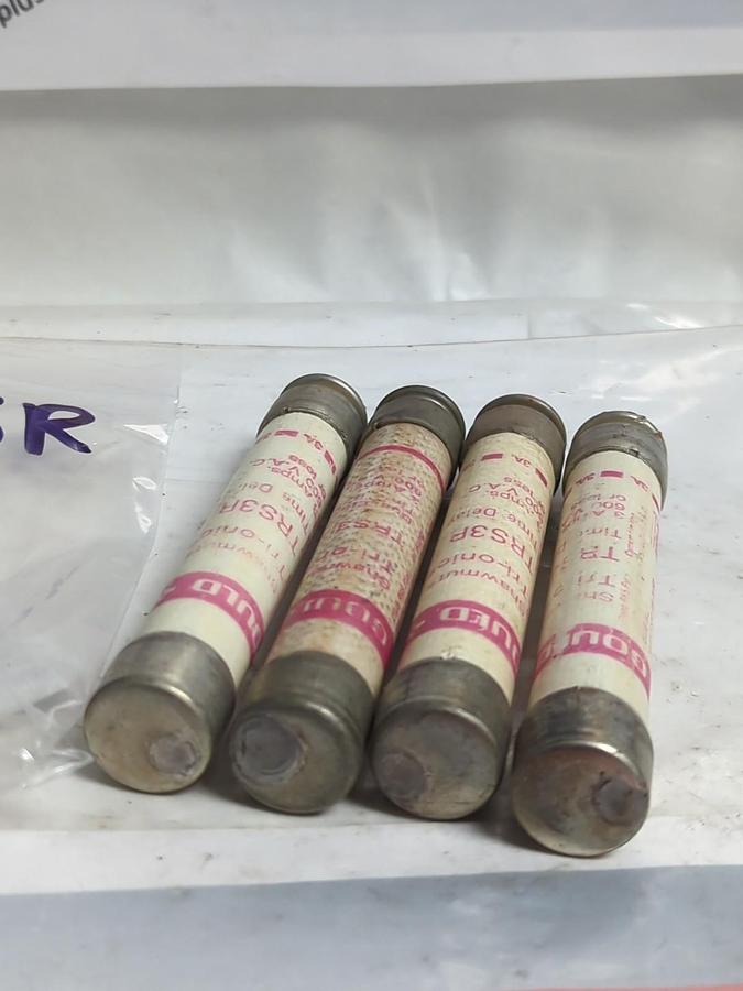 Used GOULD SHAWMUT,TRS3R,TRI-ONIC 3 AMP FUSE LOT OF 4 PRE-OWNED