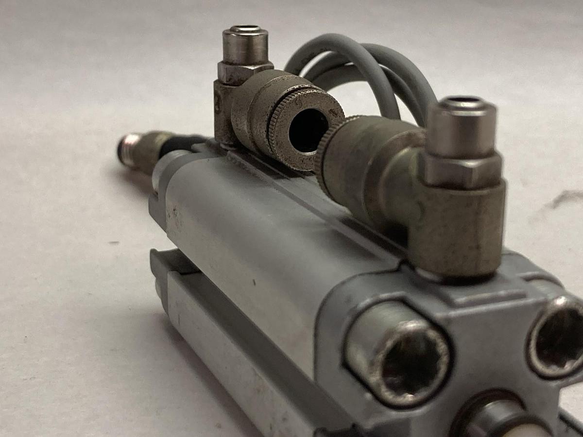 Used SMC,31F2A016A040,Cylinder