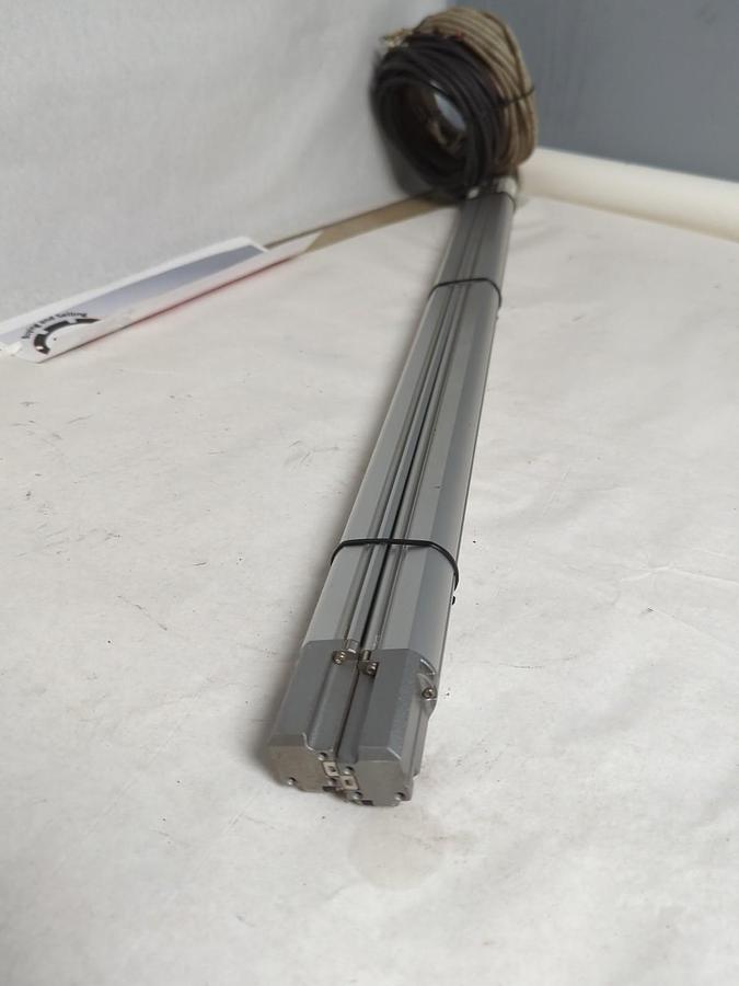 Used KEYENCE,SL-V40H-R/SL-V40H-T,LIGHT CURTAIN RECEIVER AND TRANSMITTER SET 24VDC