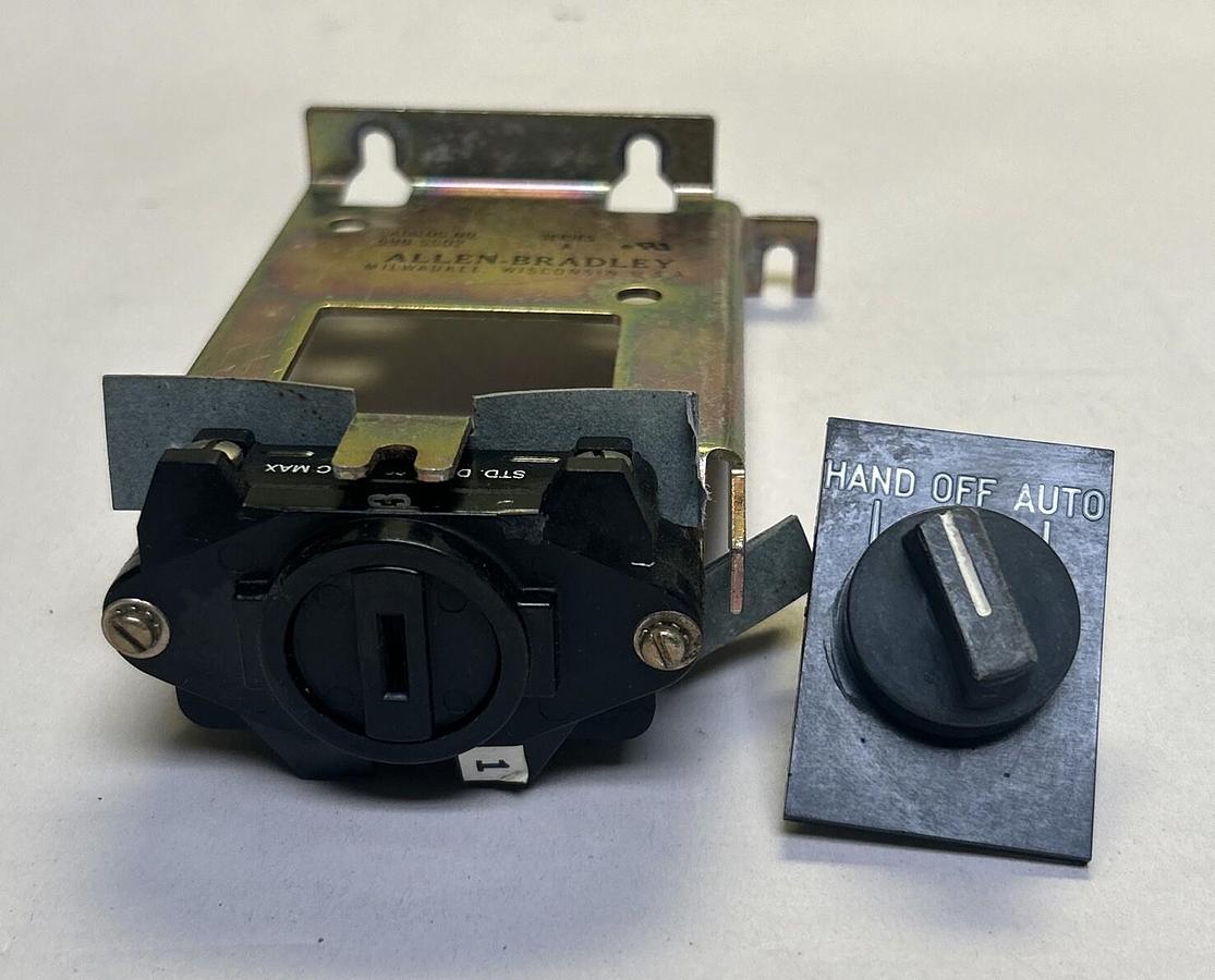 Used ALLEN BRADLEY,599-SS02,SELECTOR SWITCH