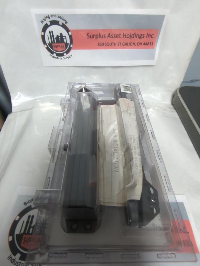 UNIVERSAL HARDWARE,UH4032,HEAVY DUTY BRONZE COMMERCIAL DOOR CLOSER NOS