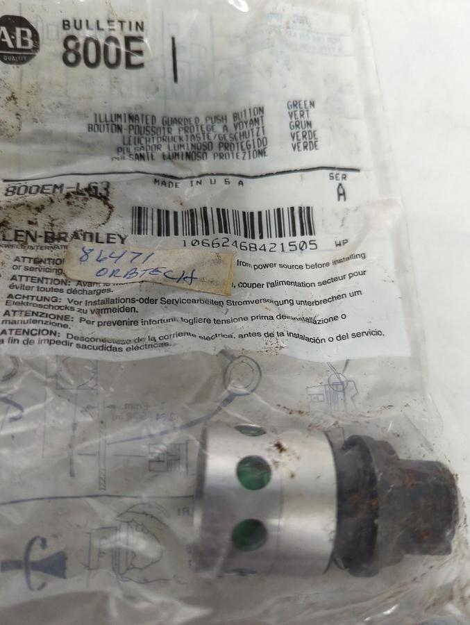 ALLEN BRADLEY,800EM-LG3,SERIES A GREEN PUSH BUTTON NOS