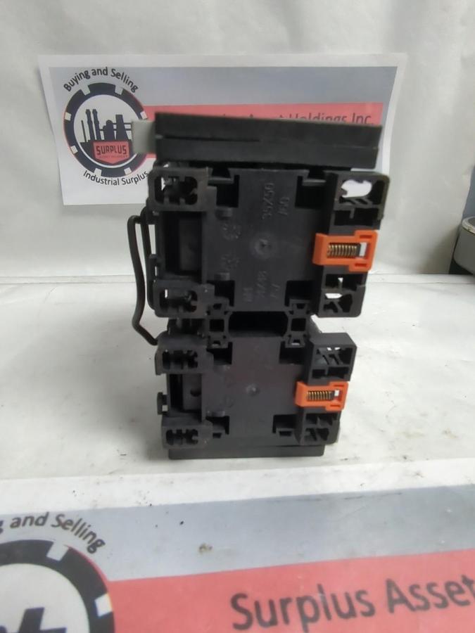 Used IDEC,YC1U-11,DOUBLE CONTACTOR AC-15 PRE-OWNED