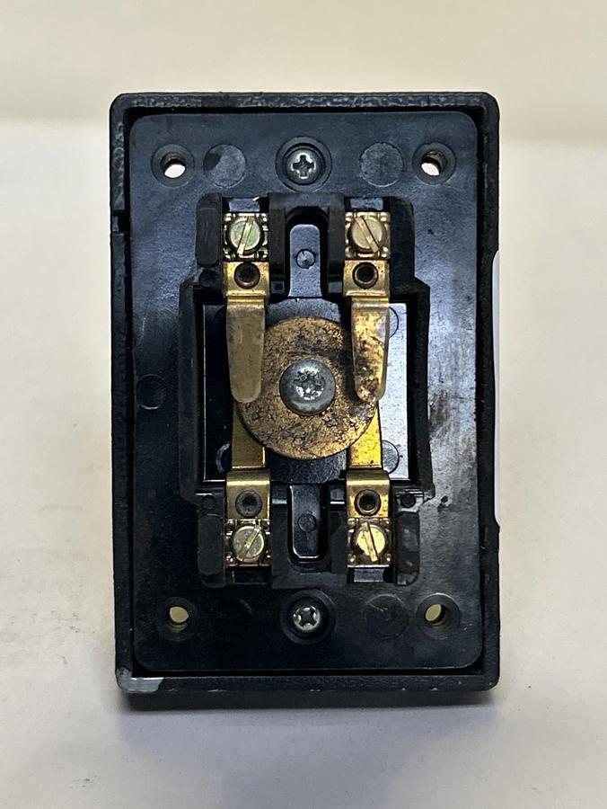 Used REES,347S,HEAVY DUTY PUSH BUTTON 600V 250VDC