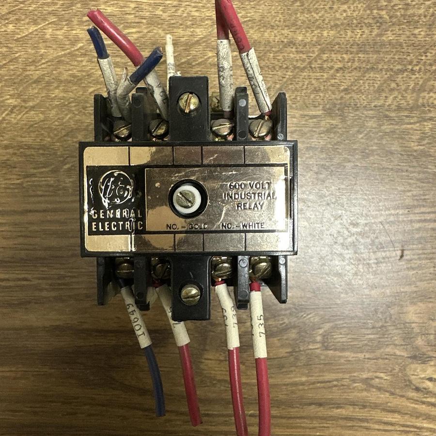 Used GE,CR120B 04D,INDUSTRIAL RELAY 115V COIL 10 AMP