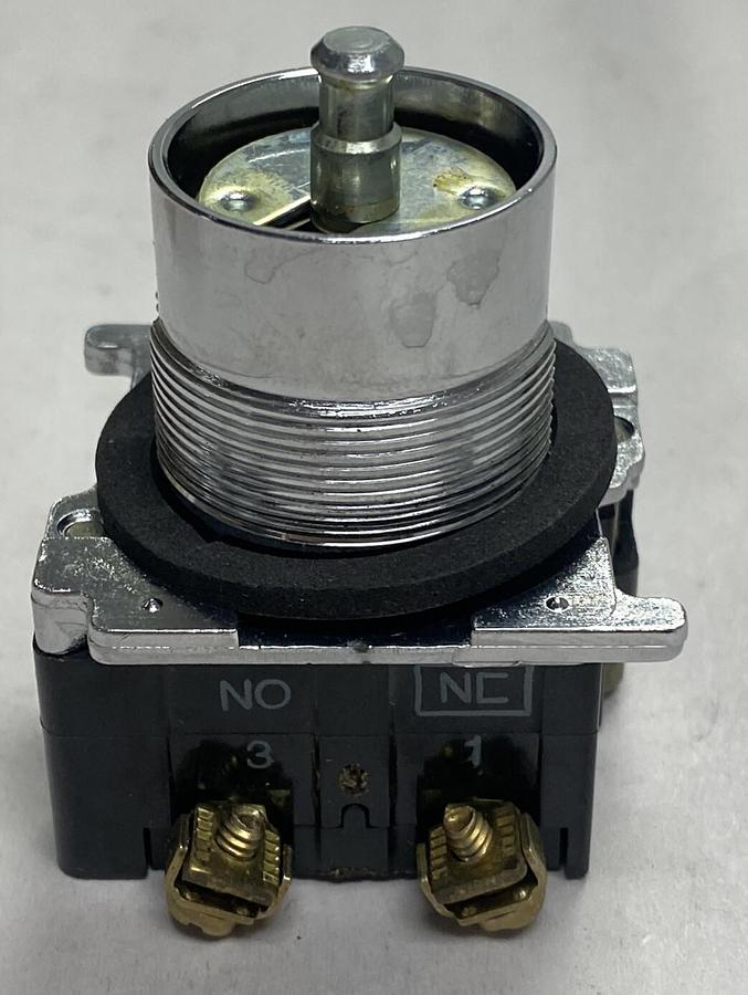 Cutler-Hammer,10250T122-1,Operator Push Button NOS