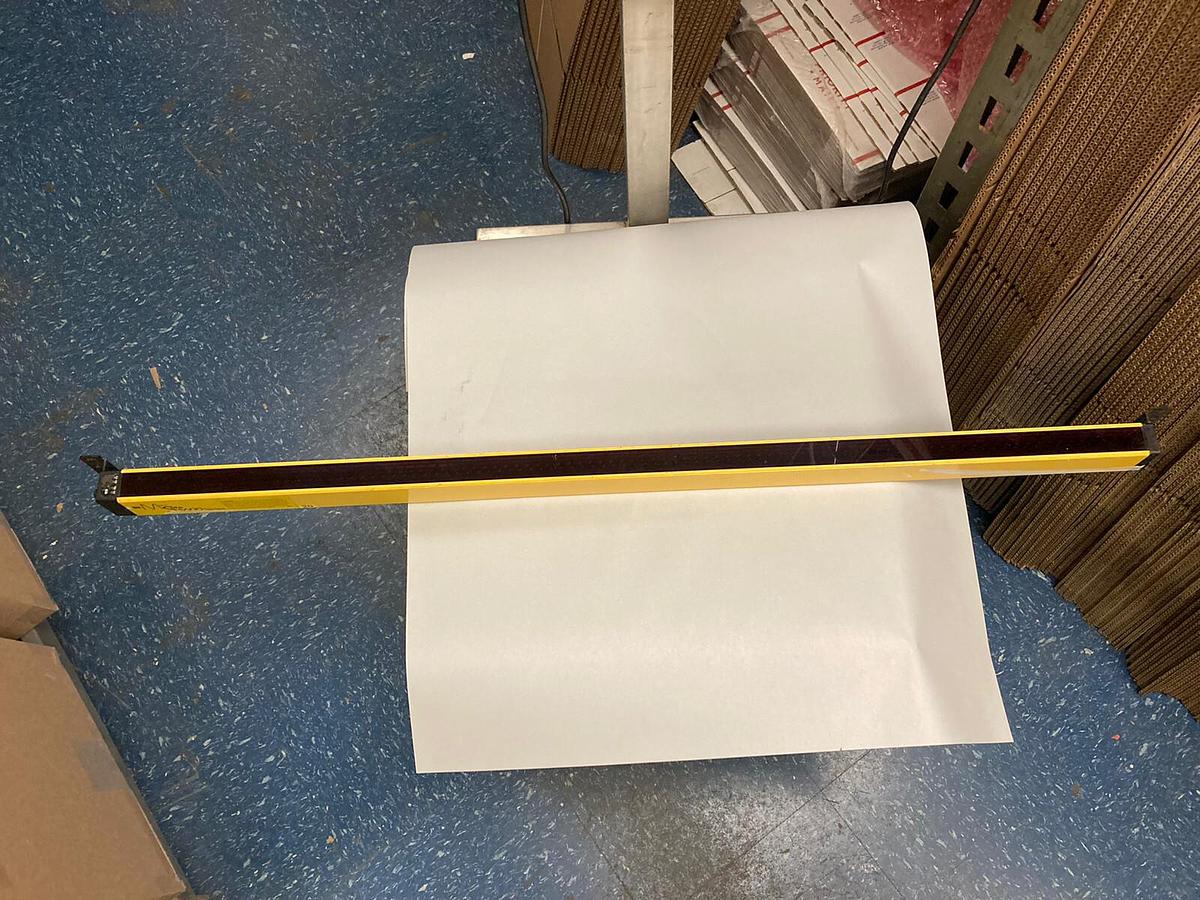 Used STI,MS46R-20-1045-Q2-R-NO-FP,Safety Light Curtain Reciever 24V