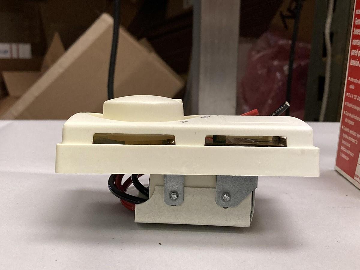 Fahrenheat,MD26R,Wall Mount Bi-Metal Line Voltage Thermostat  22A@120-240VA