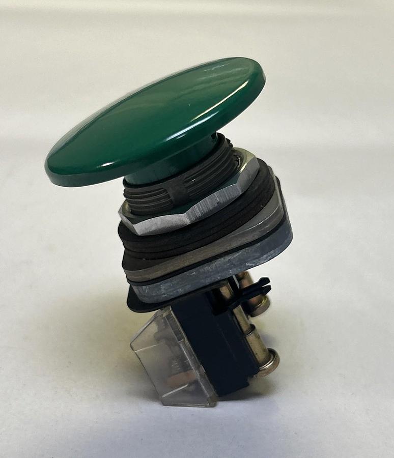 ALLEN BRADLEY,800T-D1J,GREEN PUSH BUTTON NOS