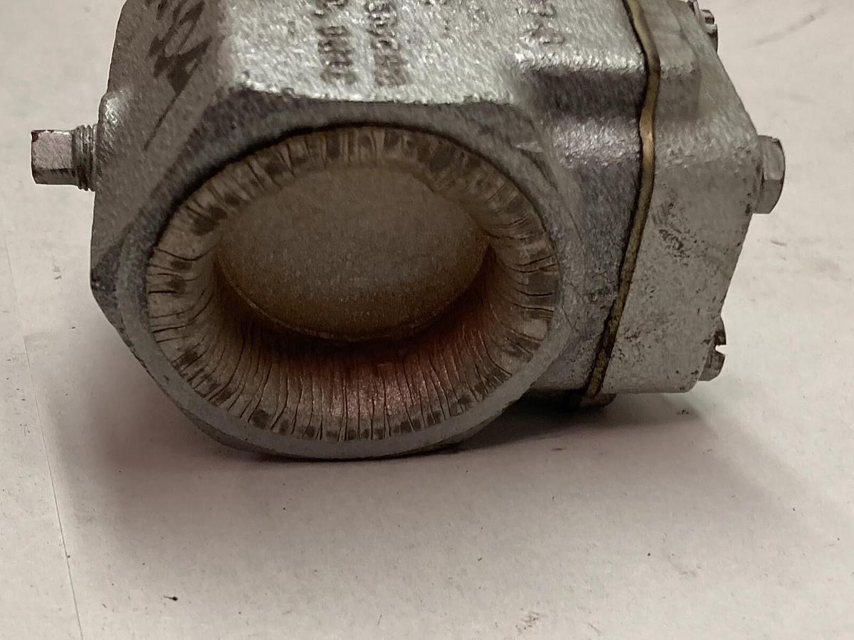 Used North American MFG Co,8697-3,1 1/2 Inch Gas Valve