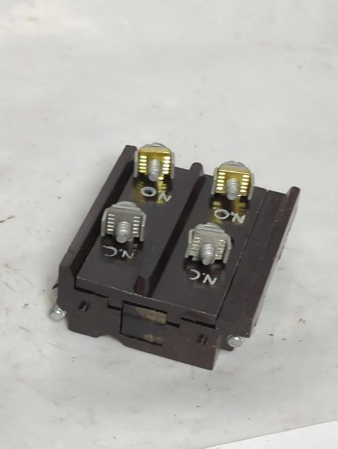 CUTLER HAMMER,E30KLA3,CONTACT BLOCK 600V NOS