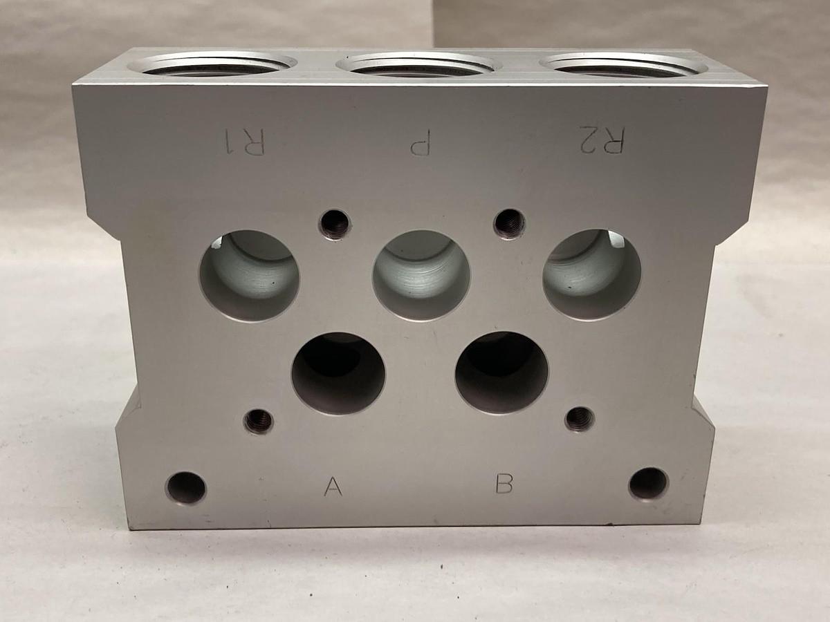 Unbranded,Series 6000,3-Position Double Solenoid Base Mounted 120V 3/4 Inch