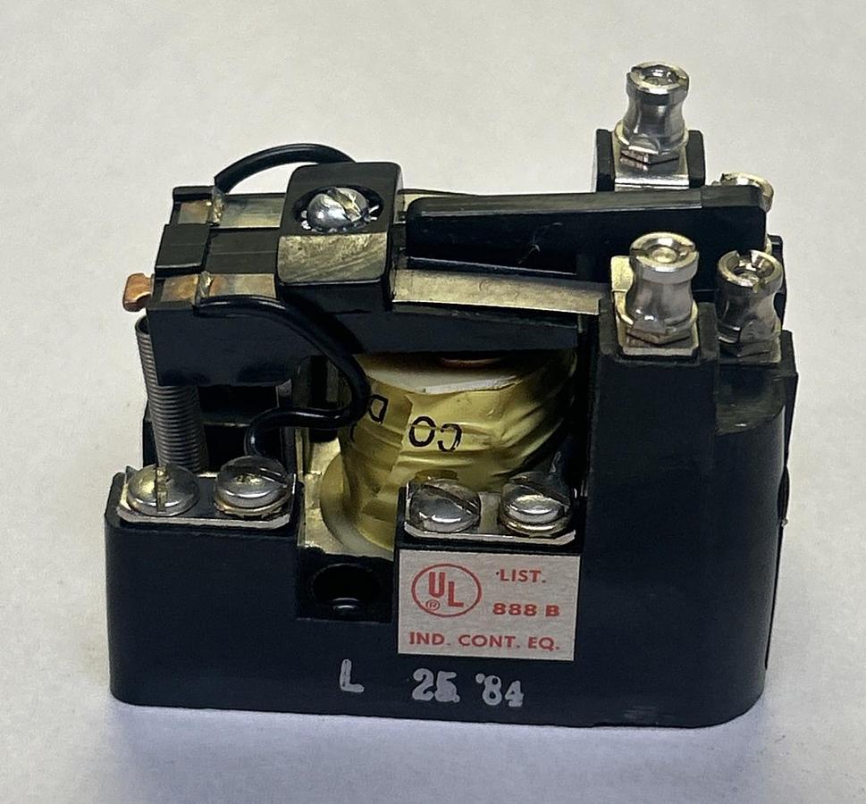 CROUSE HINDS,MR2TU20,MIDGET RELAY 110V NOS